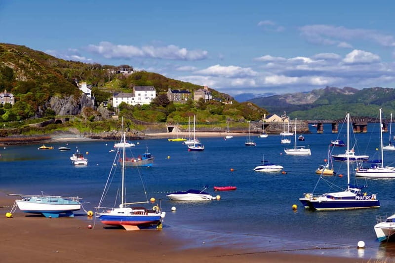 Wales' West Coast: Online Road Trip Travel Guide - Discovering Wales Coastal Gems with the Online Guidebook