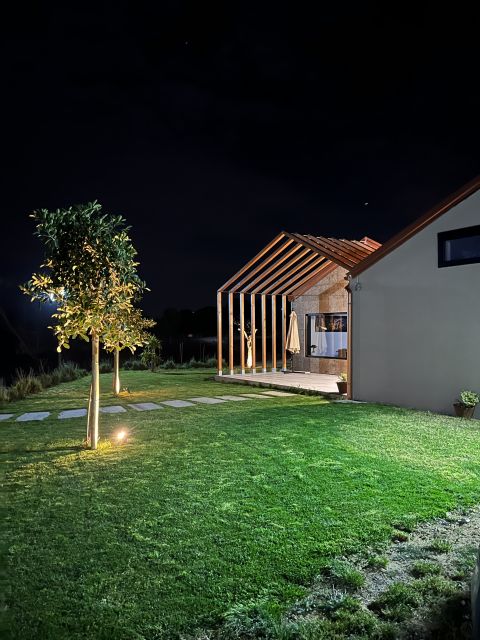 Walk among the rows of vineyards and wine tasting - Key Points