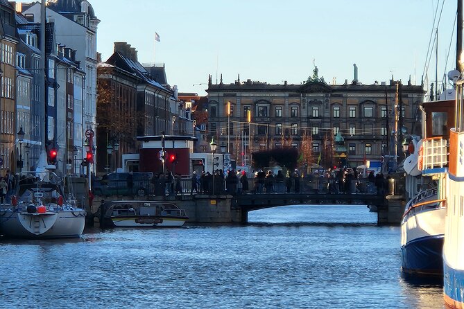 Walk & Ferry: Copenhagen Highlights + Change of Guards Finale - Walking Tour of Kastellet and Gefionspringvandet