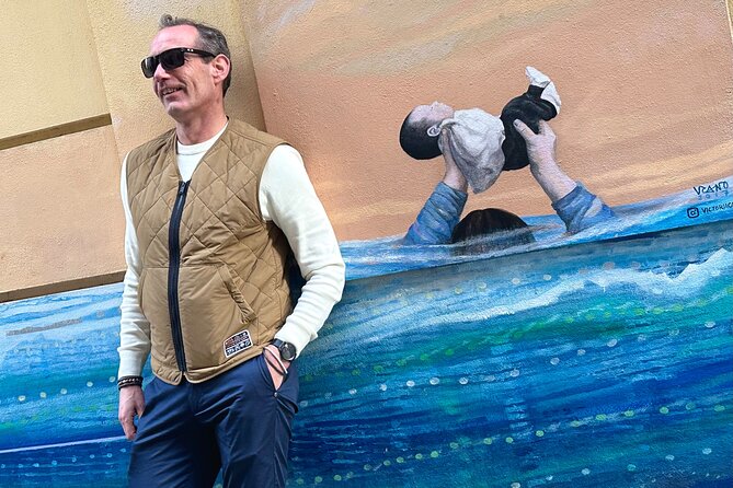 Walk or Bike- tour with Professional photoshoot - Starting Point at Plaça de la Mare de Déu in Valencia’s Old Town