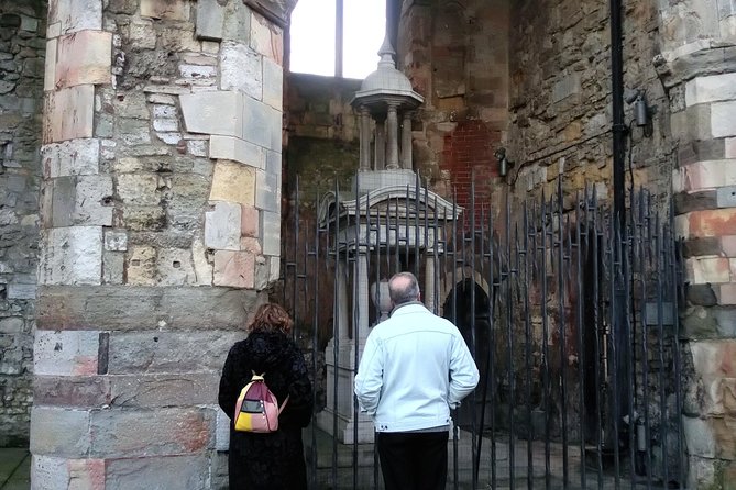 Walk the Secrets of the Titanic - Practicalities: Group Size, Accessibility, and Meeting Details