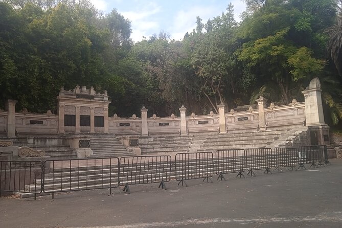 Walk through Chapultepec Park and its archaeological area - The Legend of the Niños Héroes at the Obelisco