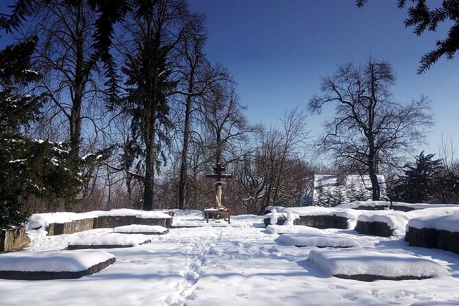 Walk to recent and aged spiritual sanctuaries near Budapest - Optional Hike to Kaán Károly Viewpoint