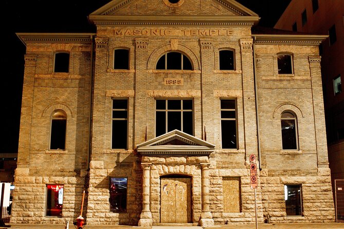 Walk Winnipeg: 4 Smartphone Audio Walking Tours - Haunted and Historic Sites of Winnipeg