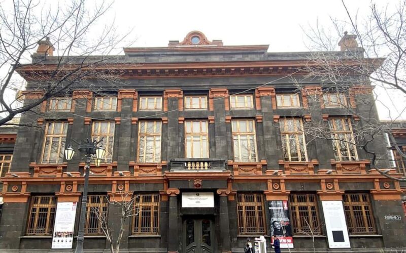 Walking City Tour in Yerevan with 10 yo Brandy & 5 Wines - Shopping and Sights on Tashir Street and Northern Avenue