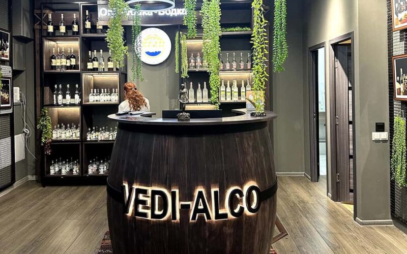 Walking City Tour in Yerevan with 10 yo Brandy & 5 Wines - Iconic Yerevan Landmarks and City Views