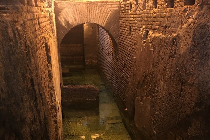 Walking City Tour: Piazza Navona, Pantheon & Trevi Fountain - Practical Logistics and Group Size