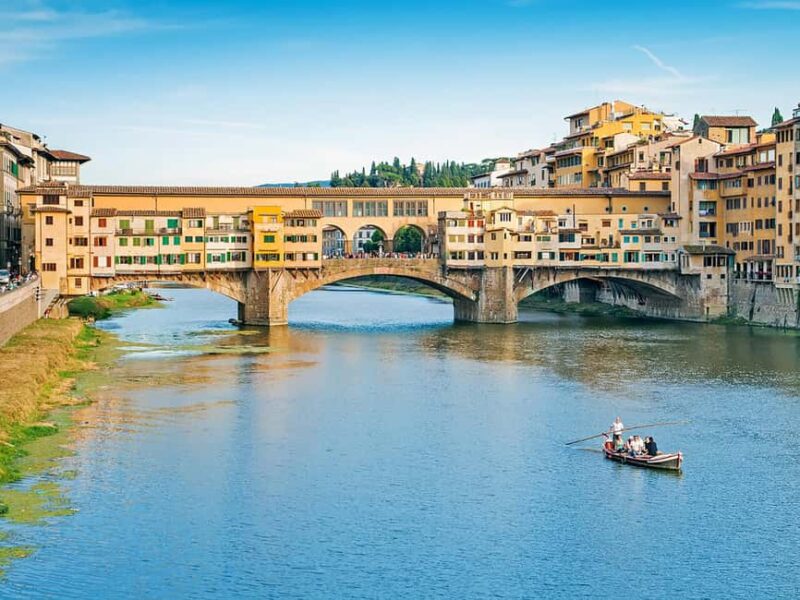 Walking Florence: Medici Sites, Piazza Signoria, and Duomo - Crossing the Iconic Ponte Vecchio