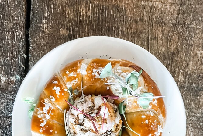 Walking Food Tour Downtown Lexington - Visiting Historic Landmarks: Old Fayette County Court House and Skullers Clock
