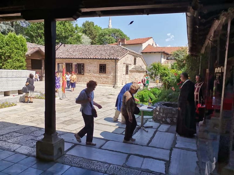 Walking in Skopje - The Role of the Guide: Knowledgeable and Approachable