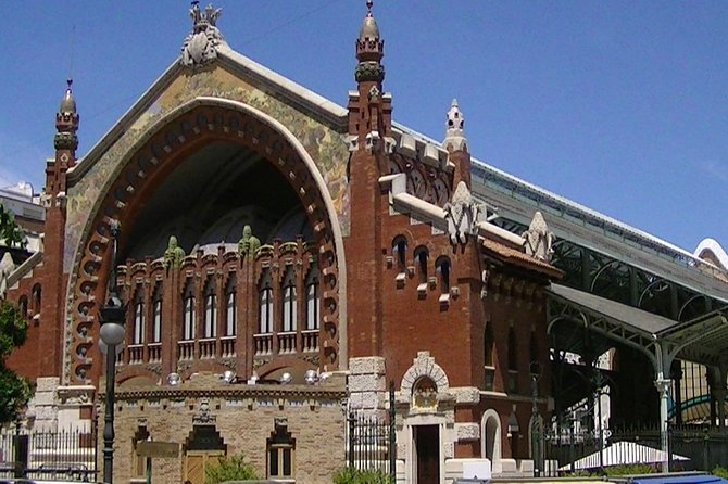Walking in Valencia - Exploring the Historic Plaza Redonda