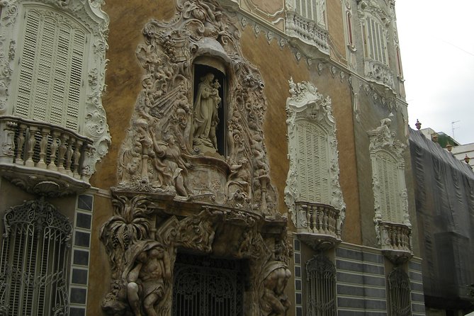 Walking in Valencia - Touring the Gothic Serranos Towers
