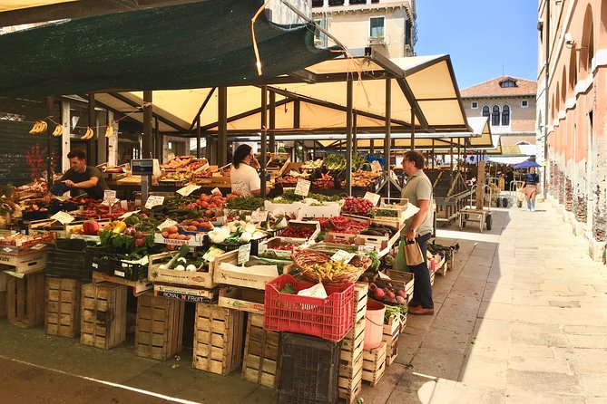 Walking in Venice Off-the-beaten Track - Exploring Venice’s Iconic Landmarks: Rialto Bridge and Grand Canal