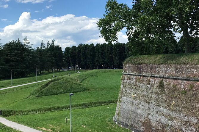 Walking Ramparts Tour in Lucca - Accessibility and Physical Requirements
