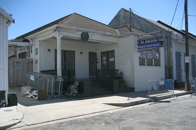 Walking the Tremé: A Self-guided Audio Tour of New Orleans - In-Depth Look at Tremé’s Cultural and Musical Heritage