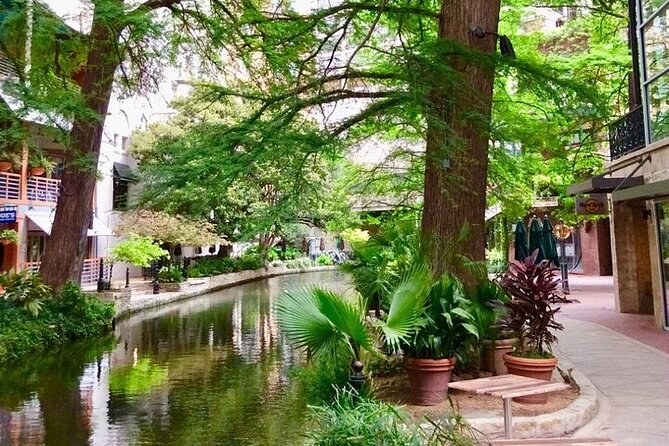 Walking Tour Along the San Antonio Riverwalk And Around Downtown - The Arneson River Theater and Rosita Bridge: Cultural Hotspots