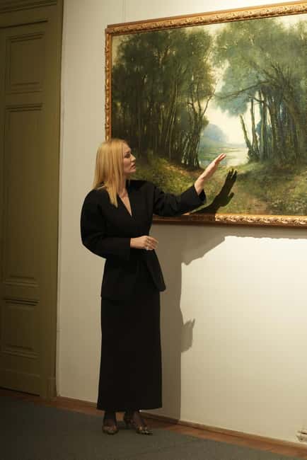 Walking tour and dinner with a local guide. - The Guide’s Personal Touch