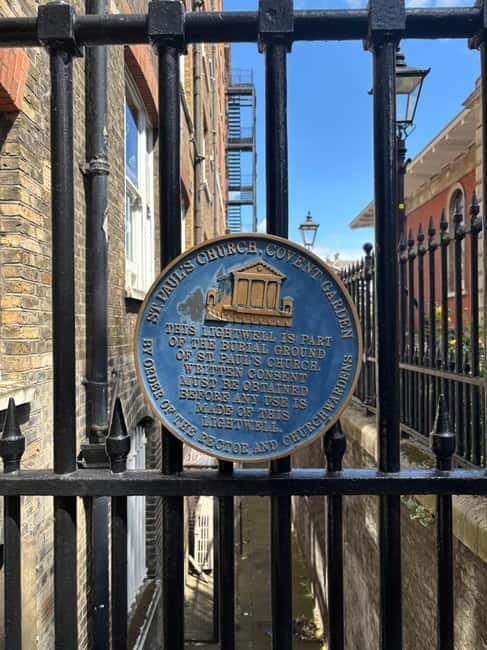 Walking tour: Covent Garden; ghosts and theaters with tarot cards at the end - London’s Most Haunted Theater: The Theatre Royal Drury Lane