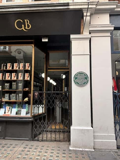 Walking tour: Covent Garden; ghosts and theaters with tarot cards at the end - The Royal Ballet, Opera, and a Break with Coffee