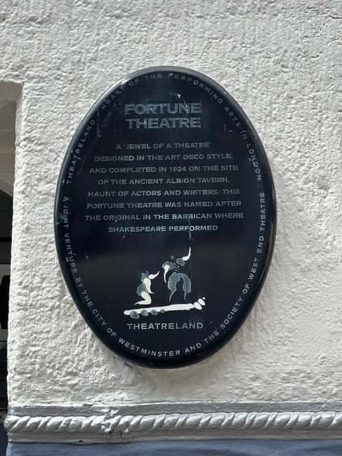 Walking tour: Covent Garden; ghosts and theaters with tarot cards at the end - The Hidden Cemetery of Covent Garden