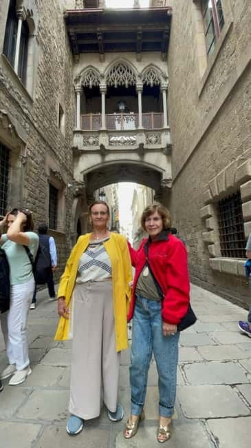 Walking Tour Gothic Quarter & Historic Center of Barcelona - Discovering the Roman Walls and Ancient Foundations