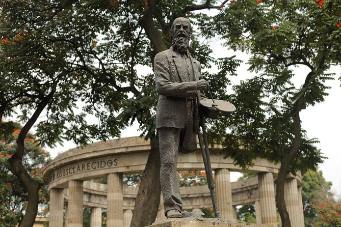 Walking Tour Historic Center Guadalajara - Admiring Plaza de Armas and Its French-Kissed Kiosk