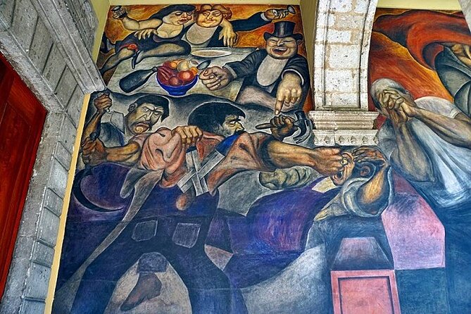 Walking Tour - Impressive murals in Historical Center of Mexico City - The Role of the Tour Guide and Group Size