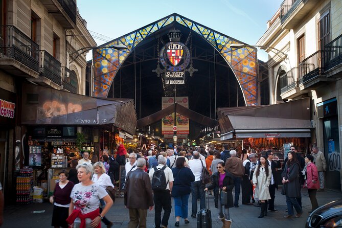 Walking Tour in Barcelona with Arabic Guide - Explore Barcelona with an Arabic-speaking Guide for Just $5.79