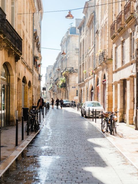 Walking Tour in Bordeaux with Tastings and Stories - Experience Bordeaux with a Knowledgeable and Engaging Guide