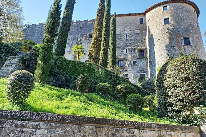 Walking Tour in Girona History and Gastronomy with Tasting - Walking through Girona’s Jewish Quarter