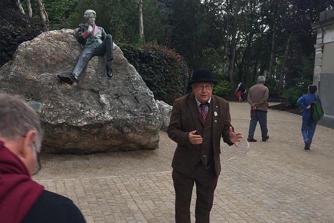 Walking tour in Merrion Square Park - Dublin Rogues Tour - Discover Merrion Square with a Fascinating Irish Rogues Tour