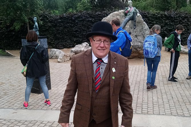 Walking tour in Merrion Square Park - Dublin Rogues Tour - The Experience’s Pace and Duration