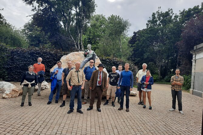 Walking tour in Merrion Square Park with a pint of Guinness Dublin Rogues Tour - Discover Merrion Square and Its Famous Residents