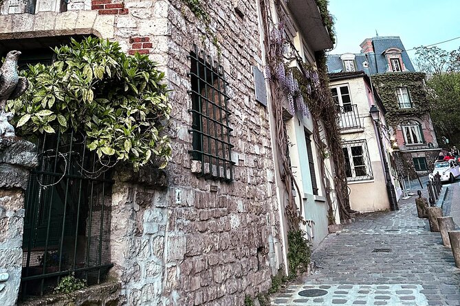 Walking Tour in Montmartre with a guide - The Charismatic Square of Place Dalida