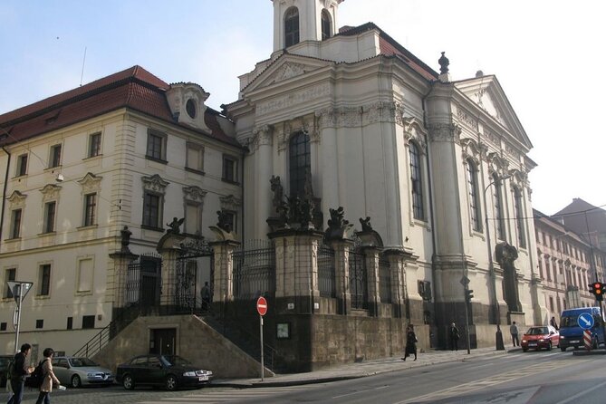 Walking Tour in New Town with Operation Anthropoid (WWII) - Exploring the Museum Building’s Exterior and Historical Significance