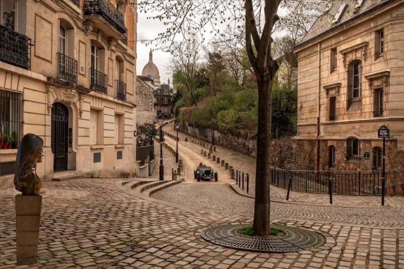 Walking Tour in Paris Montmartre with Tastings and Stories - Pacing and Group Size