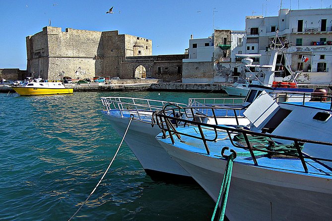 Walking tour in the wonderful Monopoli: Nice cosy Italian old town - Exploring Monopoli’s Old Town: A Cozy Slice of Italy