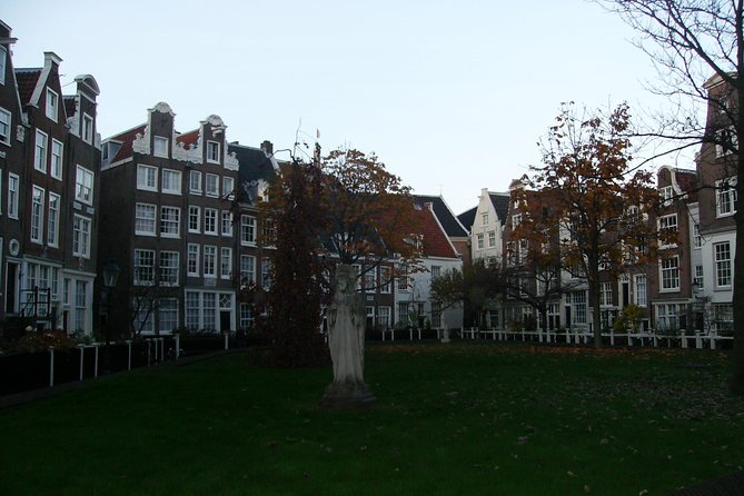Walking tour of 2 hours of the highlights of Amsterdam - Passing the Anne Frank House