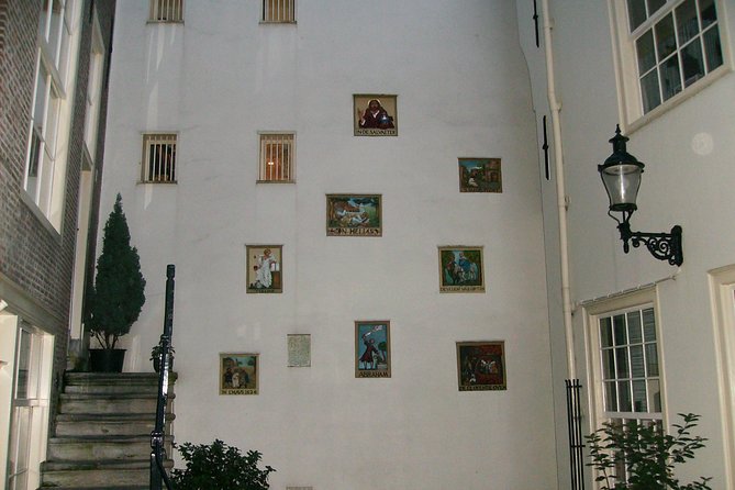 Walking tour of 2 hours of the highlights of Amsterdam - Central Dam Square and Iconic Landmarks