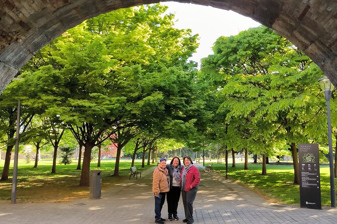 Walking tour of Pamplona - Exploring the Plaza del Castillo and Pamplona Town Hall