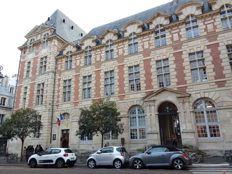 Walking Tour of Paris: Discover the Wonders of the Left Bank - Discovering Saint-Thomas dAquin Church and its Baroque Elegance