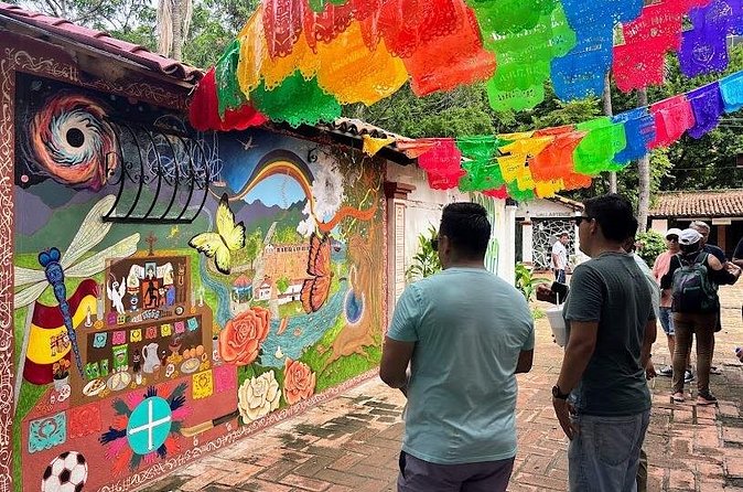 Walking Tour of Puerto Vallarta Culture, Cuisine, and History - Discovering the Murals at Plaza Lázaro Cárdenas