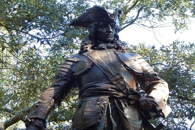 Walking Tour of Savannah's Historic District - Exploring Johnson Square and Civil War History