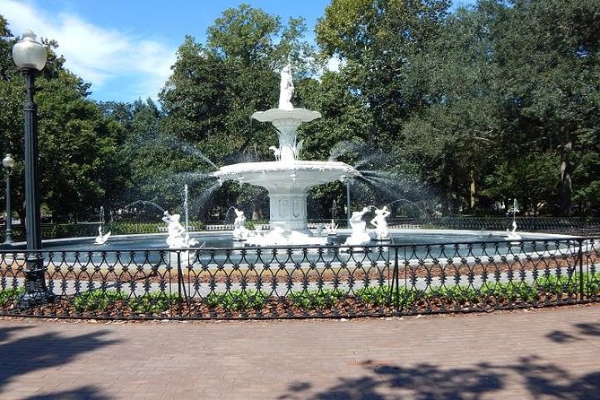 Walking Tour of Savannah's Historic District - Discovering Savannah’s Founding at Chippewa Square