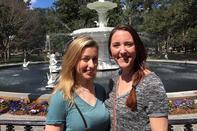 Walking Tour of Savannah's Historic District - End with a Relaxing Stroll in Forsyth Park
