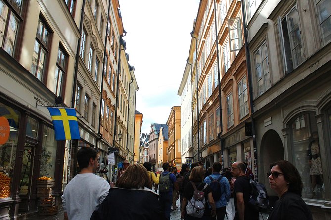 Walking Tour of Stockholm Old Town - Pacing, Guides, and Visitor Experience