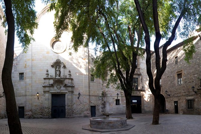 Walking tour of the Gothic Quarter of Barcelona + Cathedral - The Must-See Barcelona Cathedral