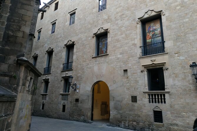 Walking tour of the Gothic Quarter of Barcelona with pintxos tasting - The Value of a Guided Tour with Pintxos