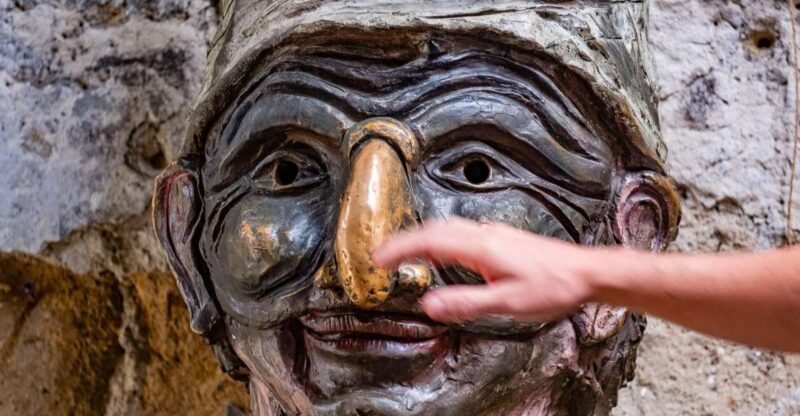 Walking-tour of the historic center of Naples in Italian - Ending at Piazza del Gesù Nuovo