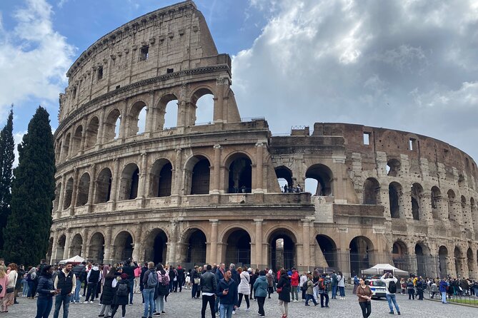 Walking tour of the main squares and fountains of Rome - Piazza di Spagna and the Romantic Trinità dei Monti